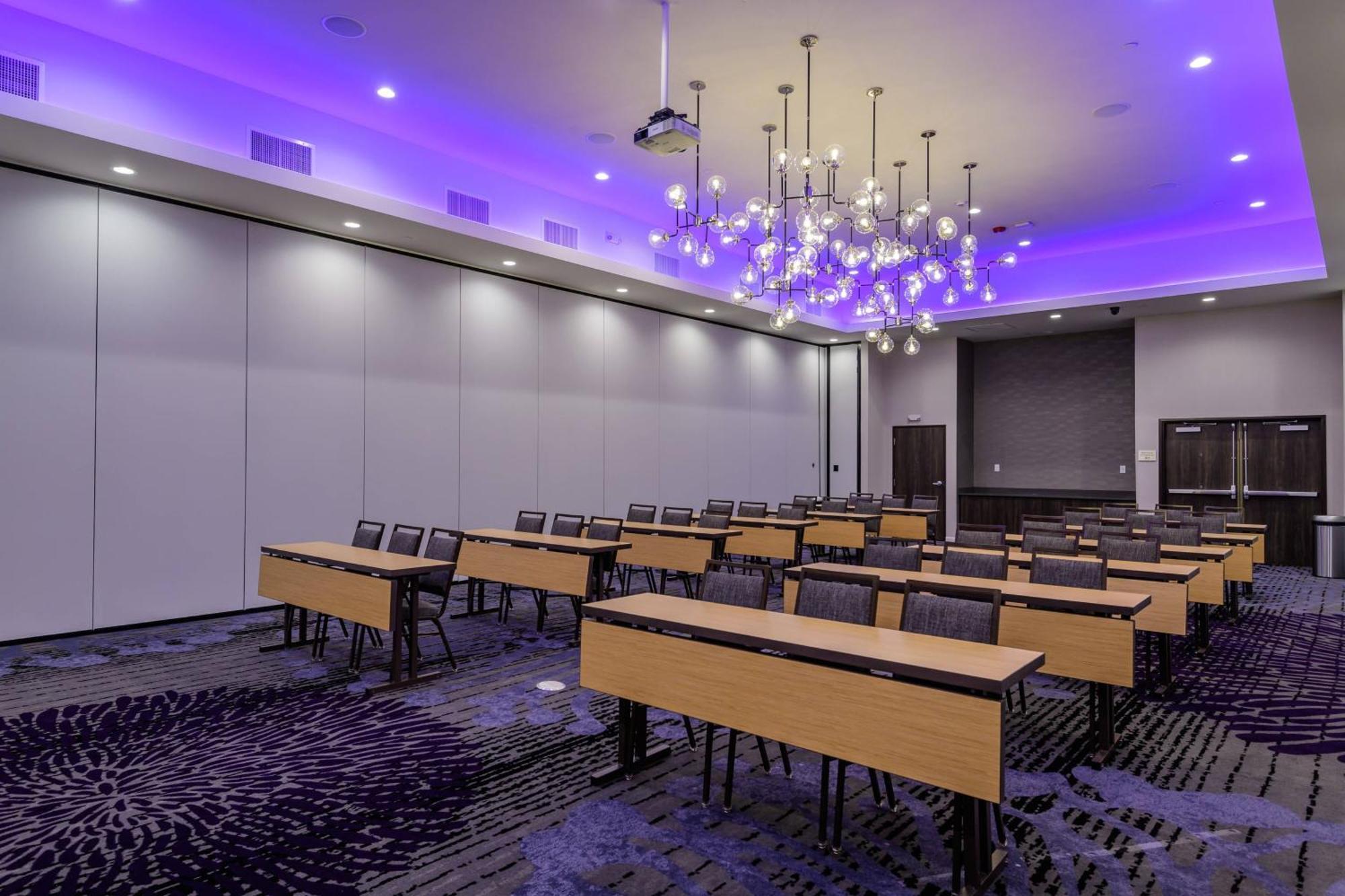 Courtyard By Marriott Lake Jackson Bagian luar foto