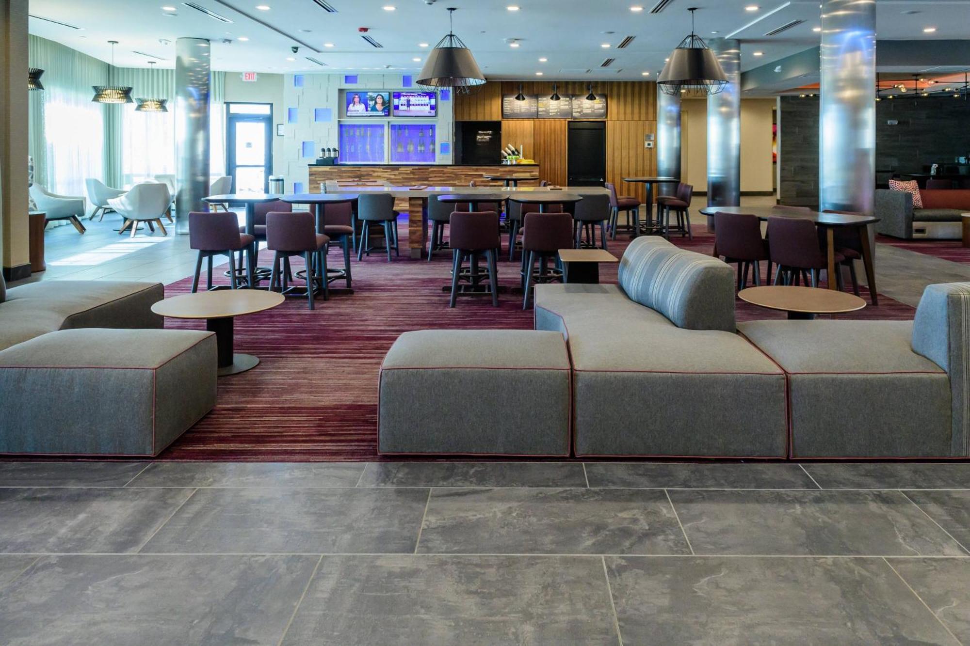 Courtyard By Marriott Lake Jackson Bagian luar foto