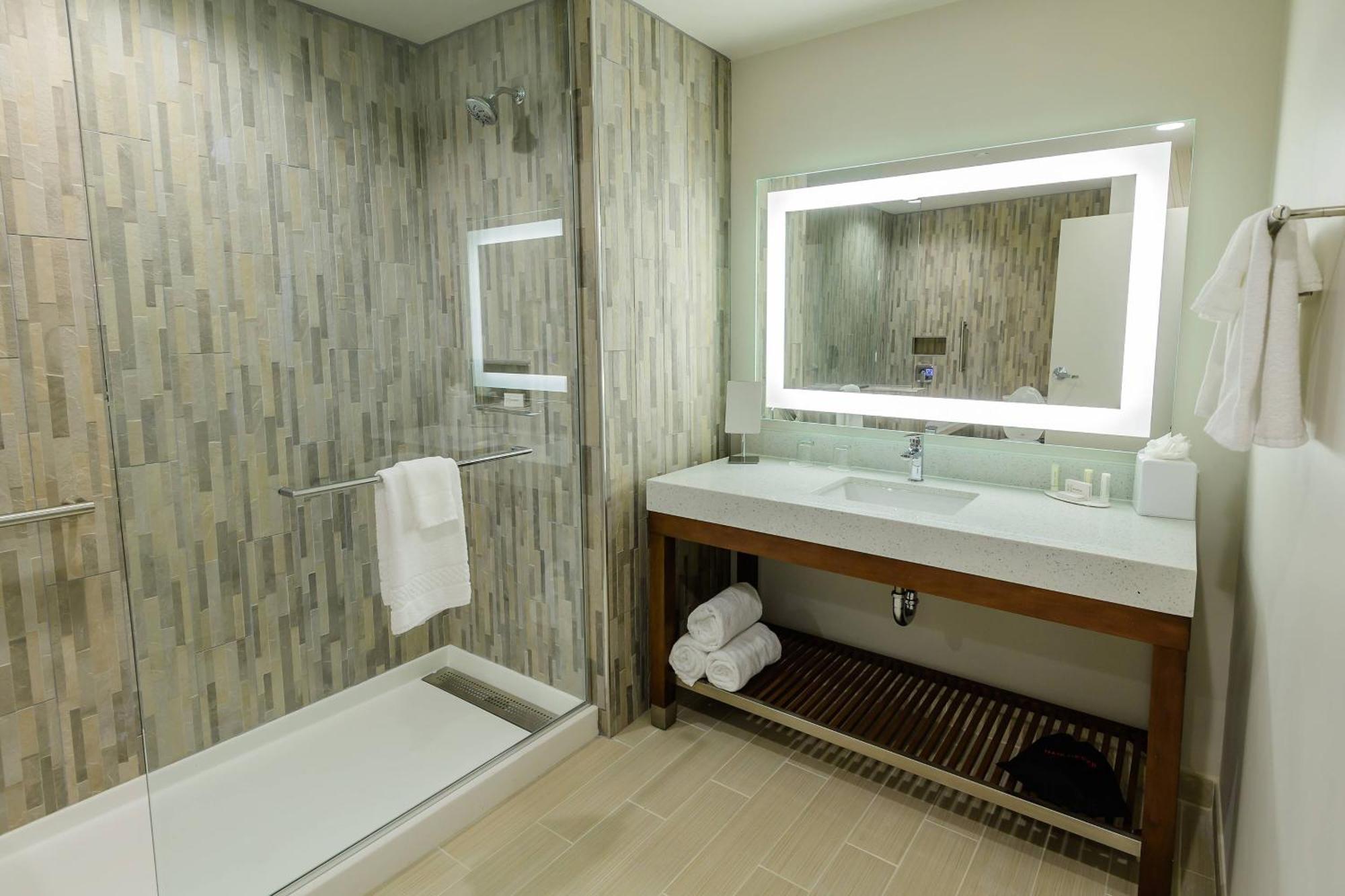 Courtyard By Marriott Lake Jackson Bagian luar foto
