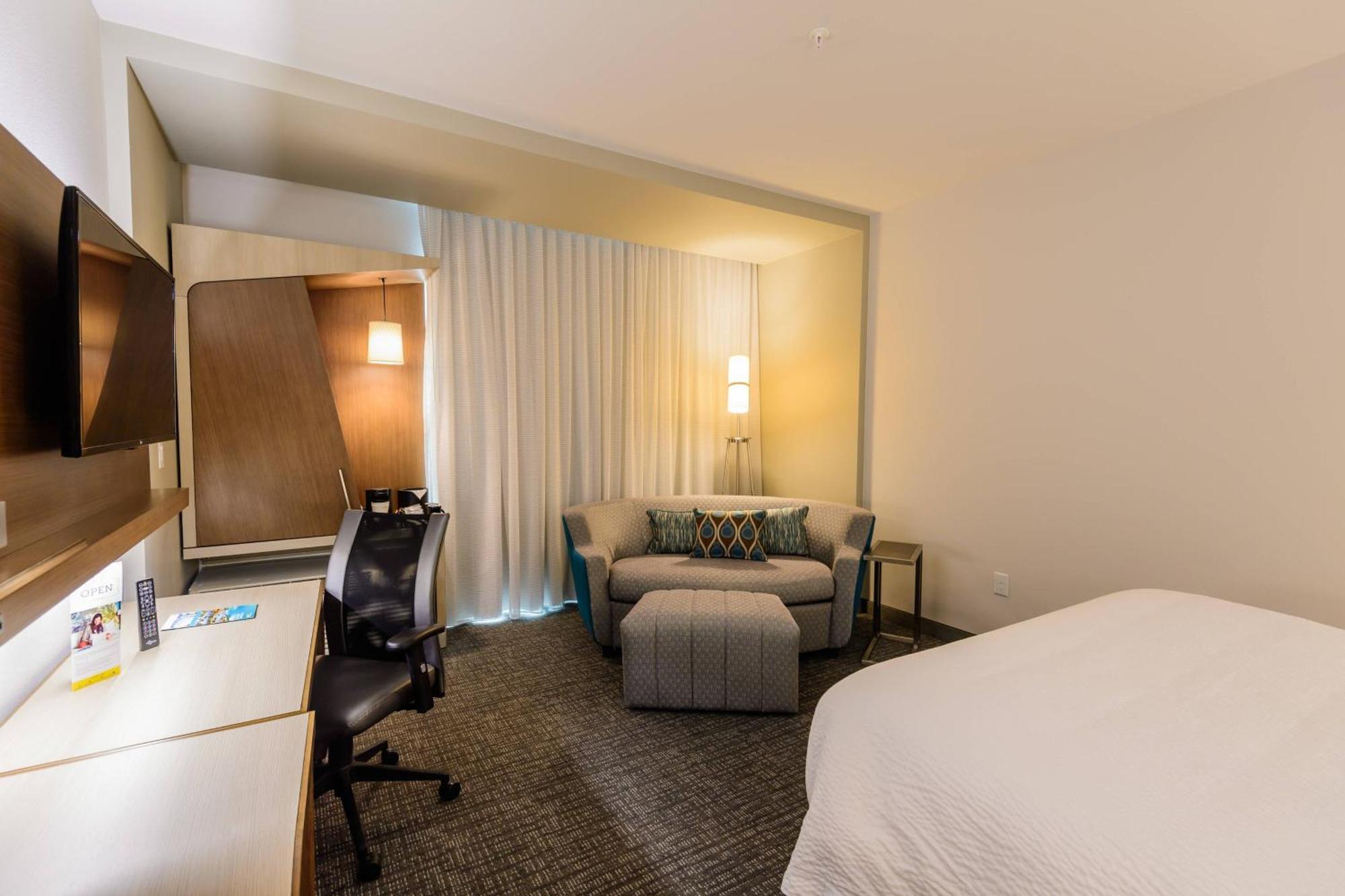 Courtyard By Marriott Lake Jackson Bagian luar foto