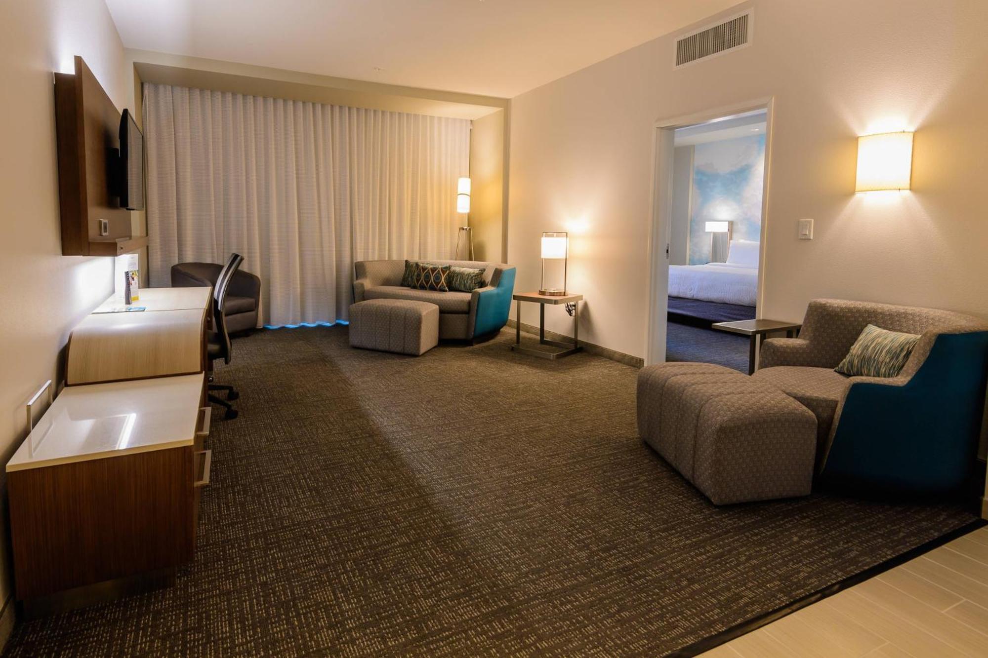 Courtyard By Marriott Lake Jackson Bagian luar foto