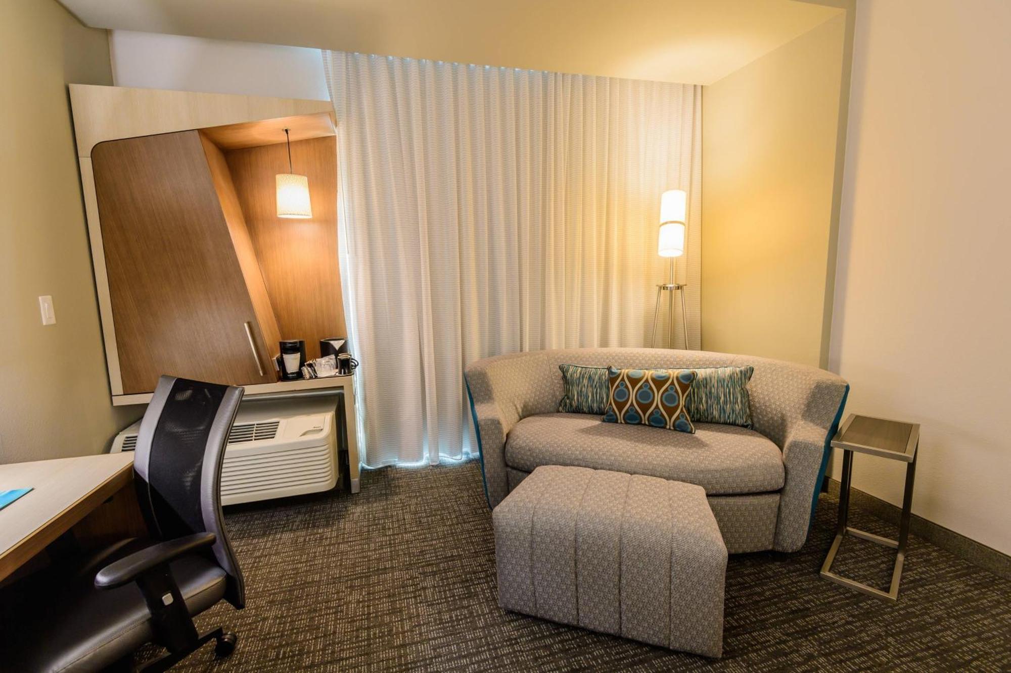 Courtyard By Marriott Lake Jackson Bagian luar foto