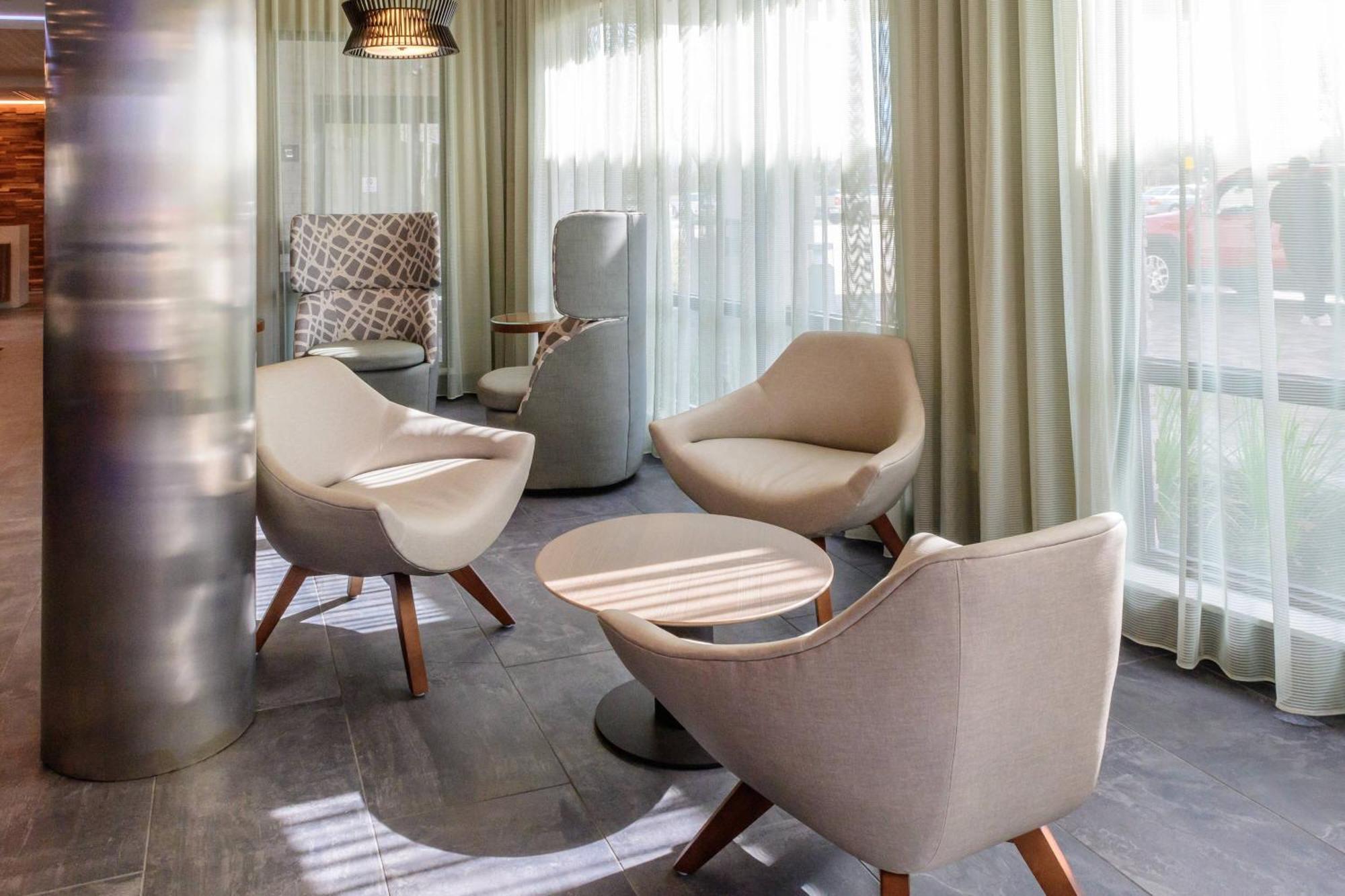 Courtyard By Marriott Lake Jackson Bagian luar foto